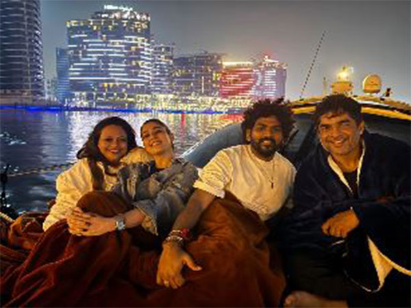 Nayanthara and Vignesh Shivan with R Madhavan and is wife in Dubai (Image source: Instagram/@msaru15)
