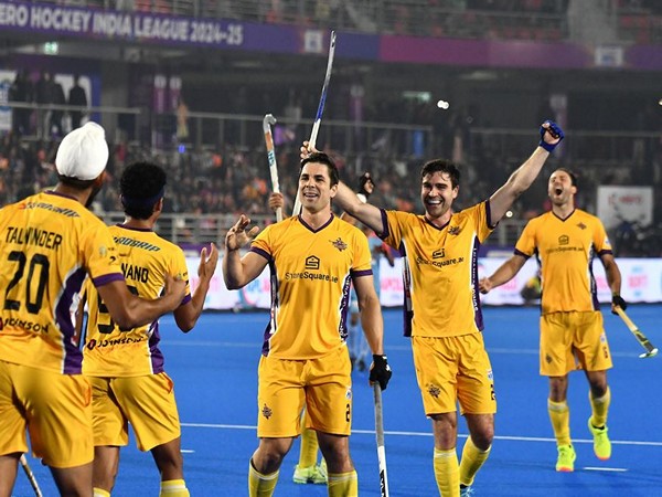  Hyderabad Toofans players celebrating (Photo: HIL)