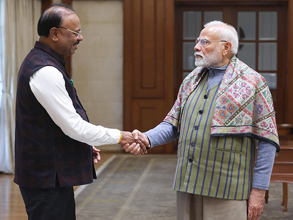 Maharashtra BJP President Chandrashekhar Bawankule meets PM Modi in Delhi (Photo/ANI)