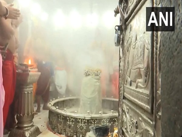Bhasma Aarti being performed at Mahakal Temple (Photo/ANI)