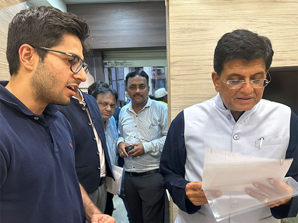 Aadit Palicha, co-founder and CEO of Zepto with Union Minister Piyush Goyal (File Photo/@PiyushGoyalOffc)