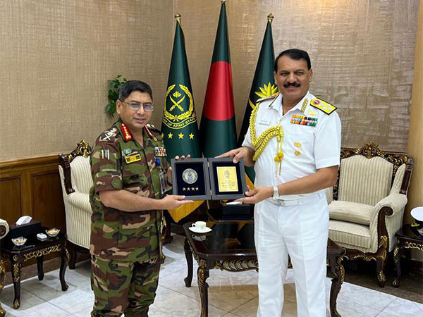 Bangladesh's COAS General Waker-Uz-Zaman  with Indian Navy Chief Admiral Dinesh Tripathi (File Photo/@indiannavy)