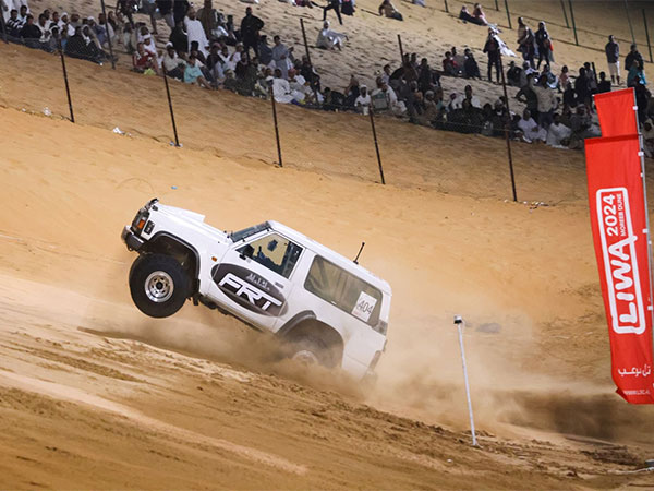 Al Neyadi, Al Nafeesa lead sand drift competitions at Liwa Festival (Image/WAM)