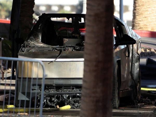 The remains of a Tesla Cybertruck that burned at the entrance of Trump Tower, stand in Las Vegas (Photo/Reuters)