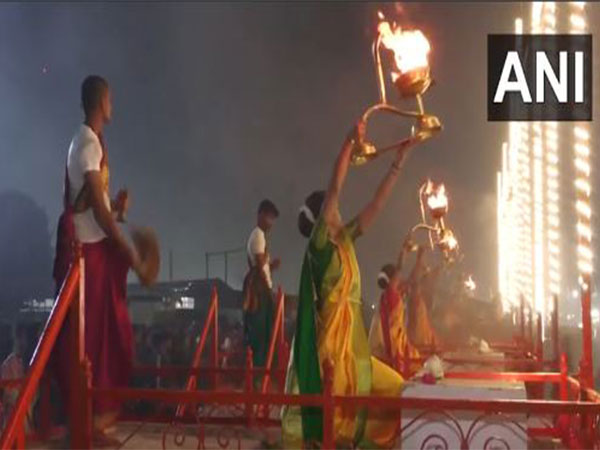 Women perform Ganga aarti in Triveni Sangam area in Prayagraj (Photo/ANI)