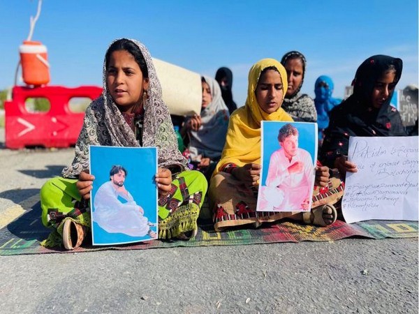 Families of disappeared Baloch men threaten to block CPEC road (Photo/@TBPEnglish)