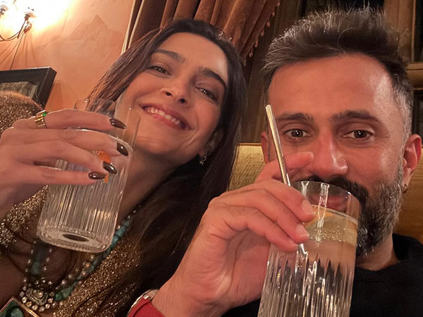 Sonam Kapoor and Anand Ahuja (Image source: Instagram/@sonamkapoor)