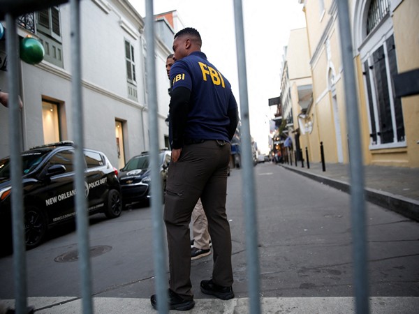 An FBI agent stands behind a security barrier near the site where people were killed by a man driving a truck in an attack during New Year's celebrations, in New Orleans (Photo/Reuters)
