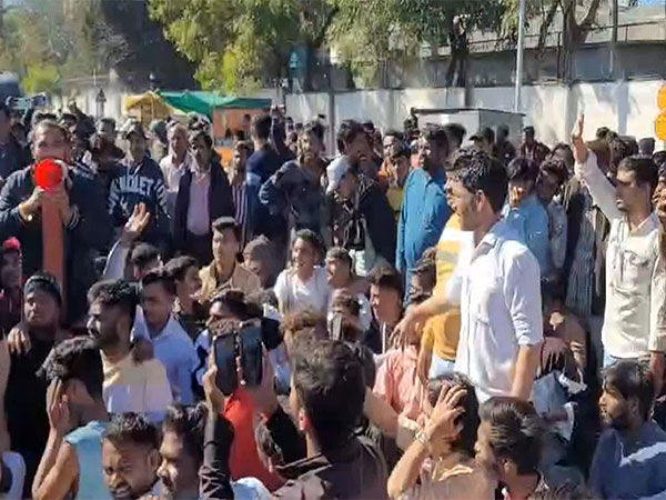 Protests against shifting of toxic waste to Dhar (Photo/ANI)