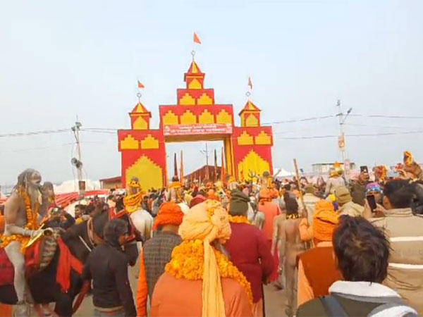 Devotees reach Prayagraj ahead of Maha Kumbh 2025 (Photo/ANI)