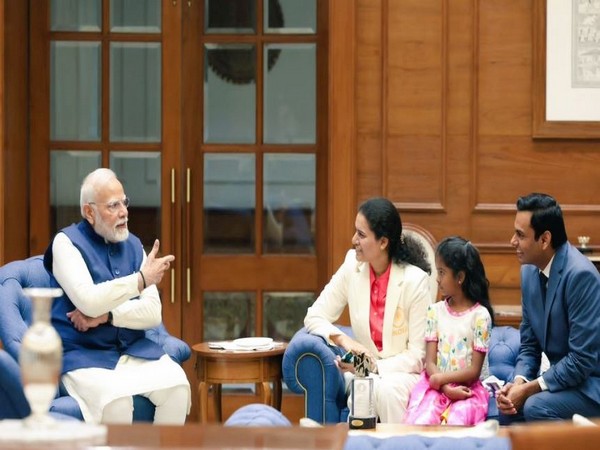 PM Modi with Koneru Humpy and her family (Photo: @humpy_koneru/X)