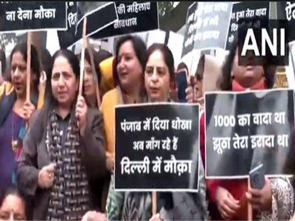 A group of women protest against Arvind Kejriwal in Delhi (Photo/ANI)