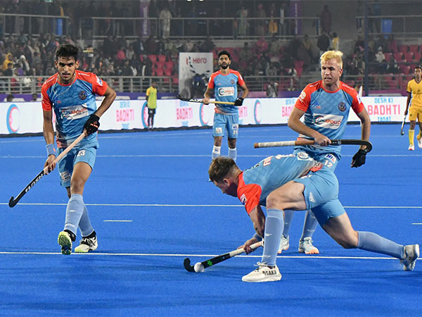 Delhi SG Pipers players in action during the match against Hyderabad Toofans (Photo: Hockey India League)