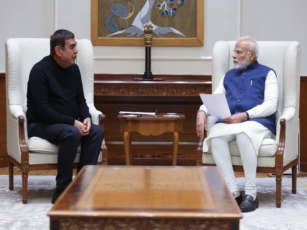 PM Narendra Modi and Vishal Sikka (Photo/@narendramodi)