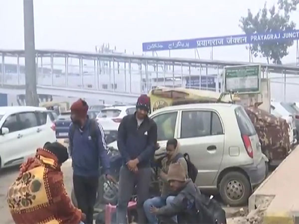Residents warm themselves near a bonfire (Photo/ANI)