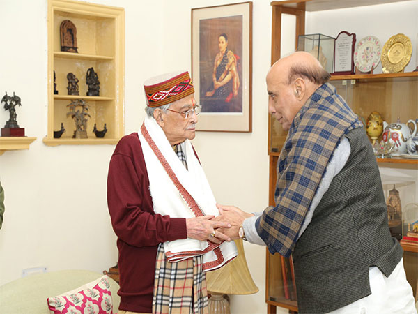 Union Defence Minister Rajnath Singh extends birthday wishes to veteran BJP leader Murli Manohar Joshi. (Photo/X@rajnathsingh)