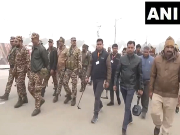 UP police with paramilitary does area domination patrol (Photo/ANI)