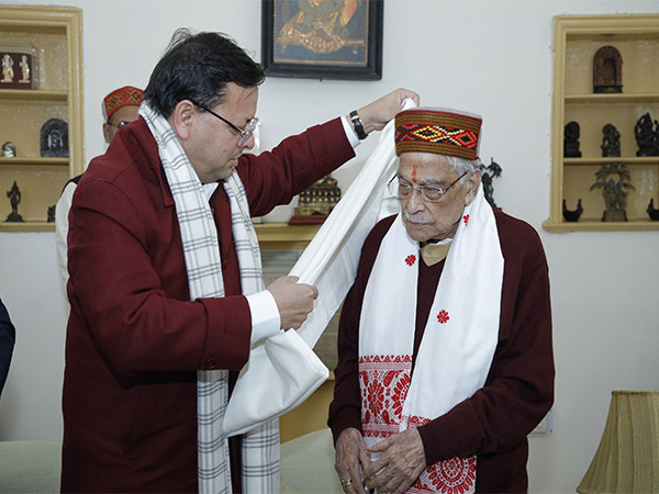  Uttarakhand Chief Minister Pushkar Singh Dhami wishes Murli Manohar Joshi (Photo/@pushkardhami)