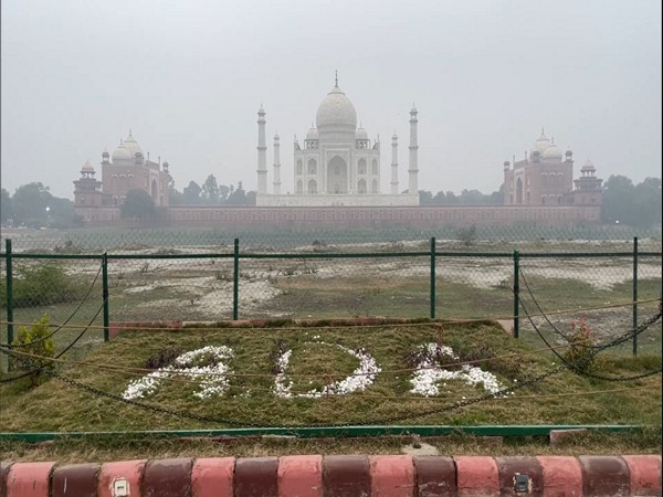 Area around Taj Mahal has thin fog layers (Photo/ANI)