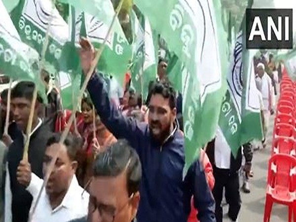 BJD workers protesting against State government for price hike (Photo/ANI)