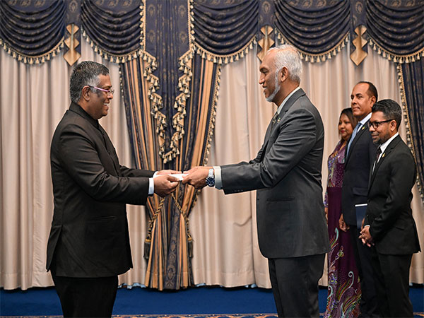 Indian High Commissioner G Balasubramanian presents his Letters of Credence to Maldives President Mohamed Muizzu. (Photo: Maldives President's Office)