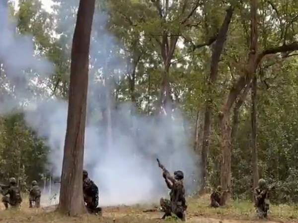Indian and Nepalese Army personnel take part in Exercise Surya Kiran.