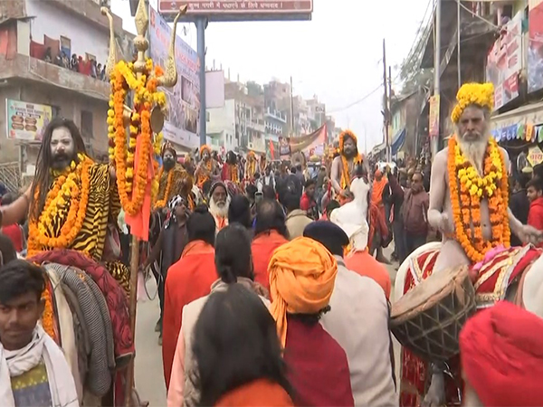 Peshwai of Ananda Akhada holds a grand ‘Sobha Yatra’ in Prayagraj (Photo/ANI)