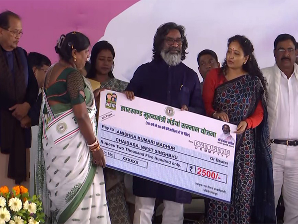 Jharkhand Chief Minister Hemant Soren distributing Rs 2500 under Maiya Samman Yojana (Photo/ANI)
