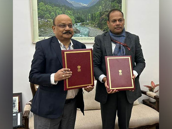 Officials of both institutions (Photo/PIB)
