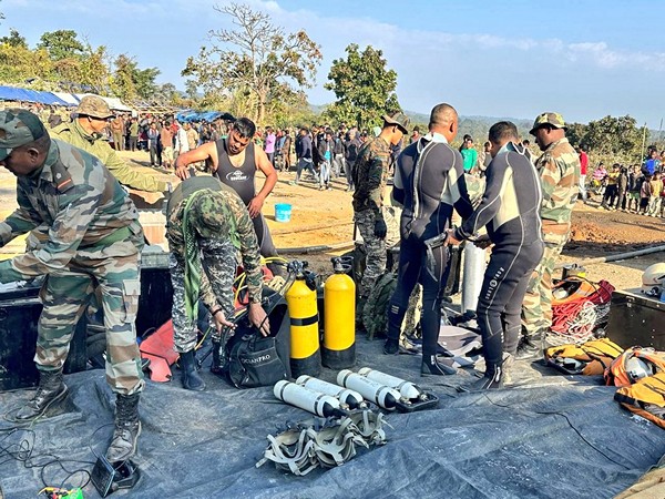 India Army Divers getting prepped for the rescue mission (Photo/X/@prodefgau) 