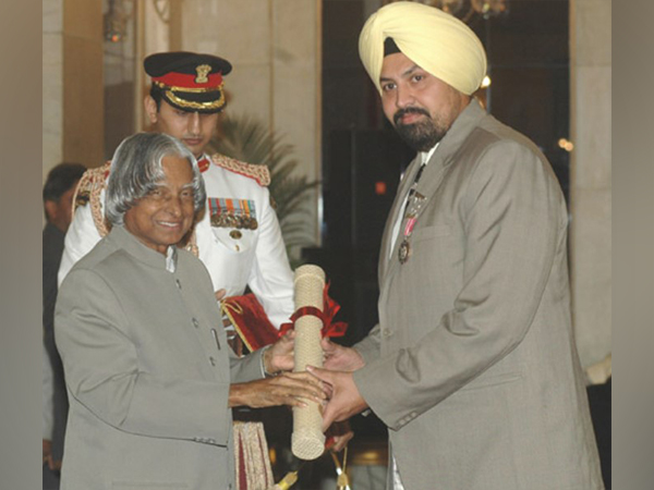 Bahadur Singh Sagoo with former President APJ Abdul Kalam (File Photo/PIB Archive)
