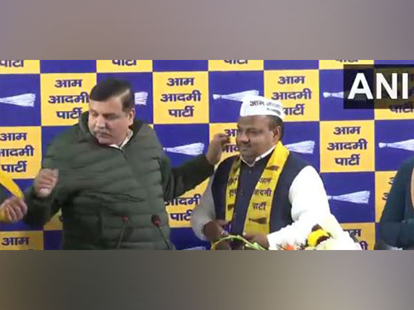 Former BSP leader Madan Mohan joins AAP (Photo/ANI) 