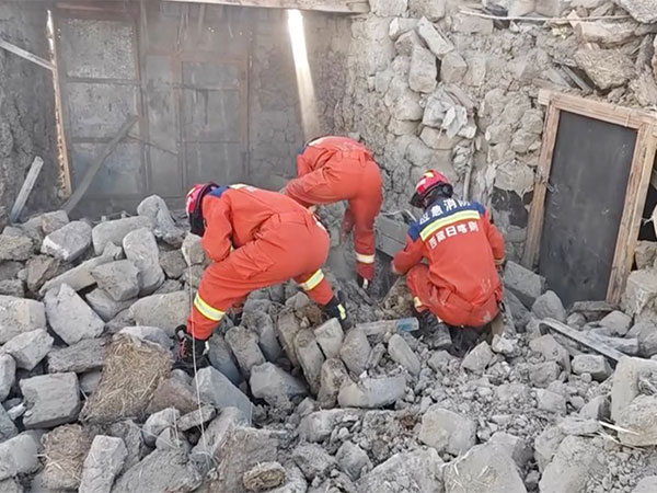 Rescue teams look through rubble in the aftermath of an earthquake in Tibet Autonomous Region (Image/Reuters)