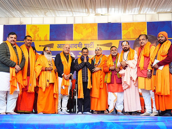 Several members of BJP's 'Mandir Prakoshth' join AAP's 'Sanatana Sewa Samiti' (Photo/ANI)