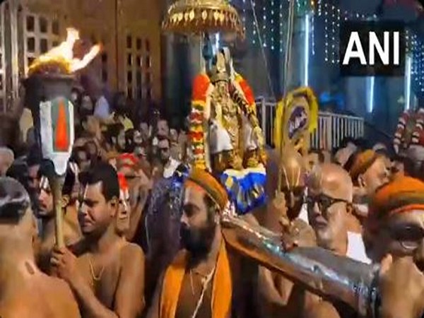  Srirangam temple celebrates Vaikunda Ekadasi with grand Mohini Alankaram procession (Photo/ANI)
