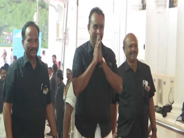 AIADMK MLAs arrive at Secretariat (Photo/ANI)