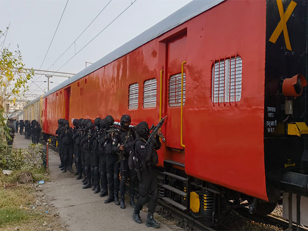 Visuals of joint mock drill by NSG, ATS at Prayagraj Junction (Photo/ANI)