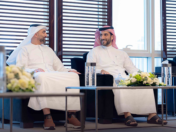 Sultan bin Ahmed receives 'e&' delegation (Photo/WAM)