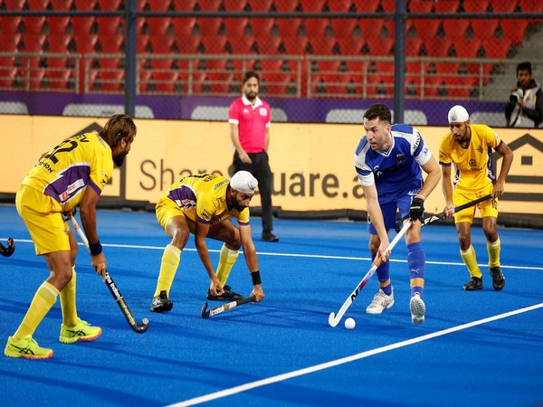 Players in action. (Picture: HIL)