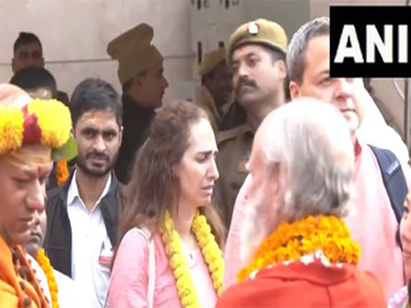 Kailashanand Giri Maharaj of Niranjani Akhara, along with Laurene Powell Jobs (Photo/ANI)