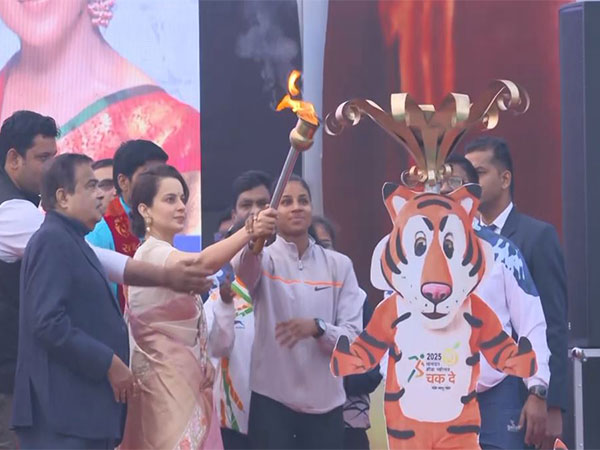 Nitin Gadkari, Kangana Ranaut inaugurate Khasdar Krida Mahotsav in Nagpur. (Photo/ANI)