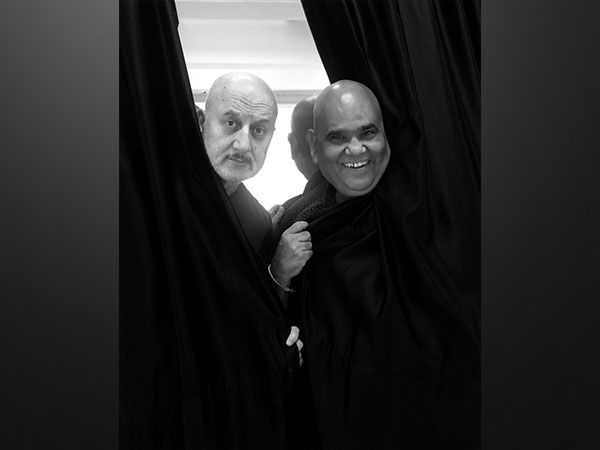 Anupam Kher, Satish Kaushik (Image Source: Instagram)