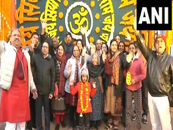 Devotees flock to Ayodhya (Photo/ANI) 
