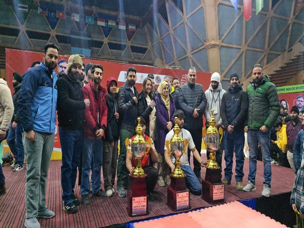 Co-founders Parvinn Dabass and Preeti Jhangiani at the fifth Jammu and Kashmir Armwrestling State Championship. (Picture: Jammu and Kashmir ArmWrestling Association)