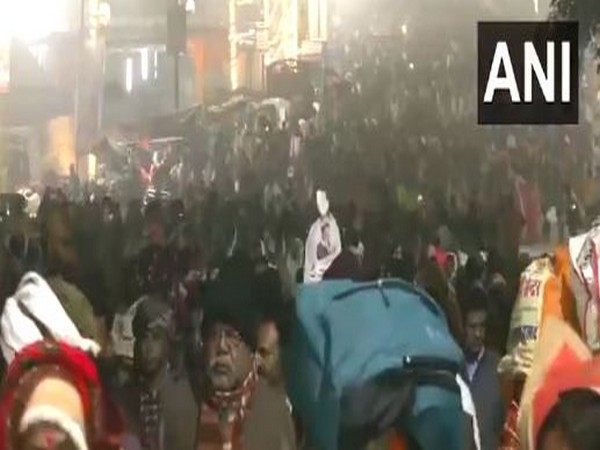 Visual of the people headed towards the Triveni Sangam for the Amrit Snan (Photo/ANI)
