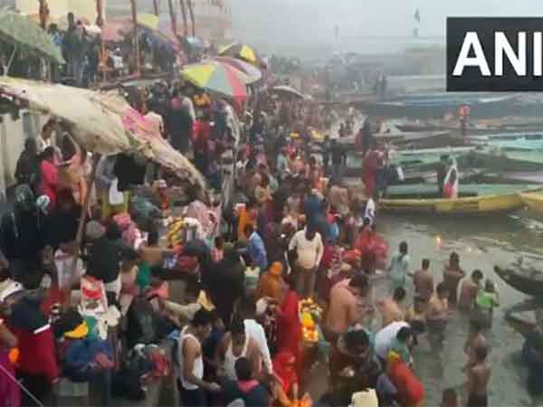 Visual of devotees taking holy dip in river Ganga and offering prayers on Makar Sankranti in Varanasi. (Photo/ANI)