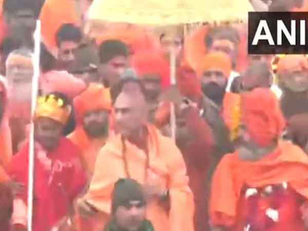 Swami Avdheshanand of Juna Akhara, proceeds for first Amrit Snan at Sangam (Photo/ANI)