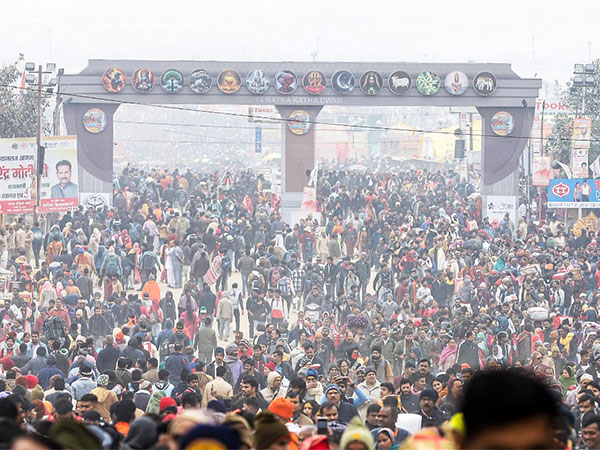 A huge crowd of devotees arrive at Triveni Sangam on the occasion of 'Makar Sankranti' during the ongoing Maha Kumbh 2025 (Photo/ANI)