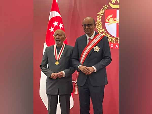 President of Singapore Tharman Shanmugaratnam and Tarun Das (Photo/ANI)
