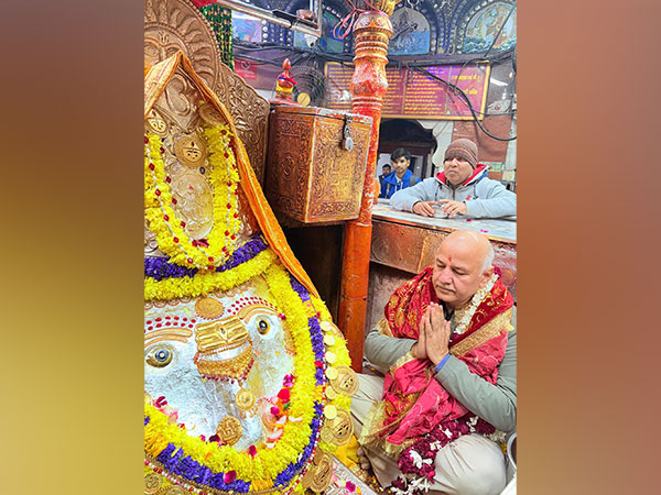 Manish Sisodia offers prayers at Kalka Mandir (Photo/X/@msisodia)